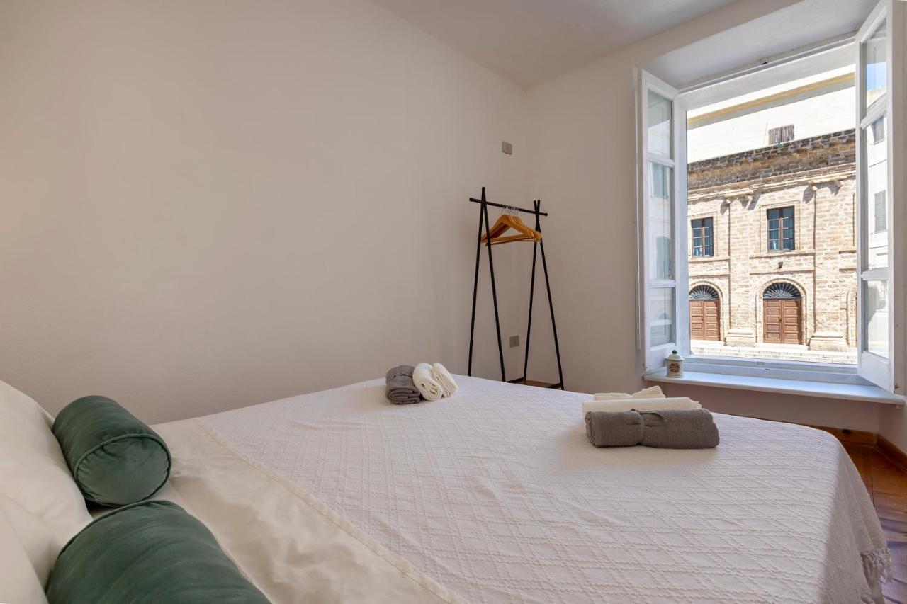 La Finestra Sul Teatro Apartment Алгеро Екстериор снимка